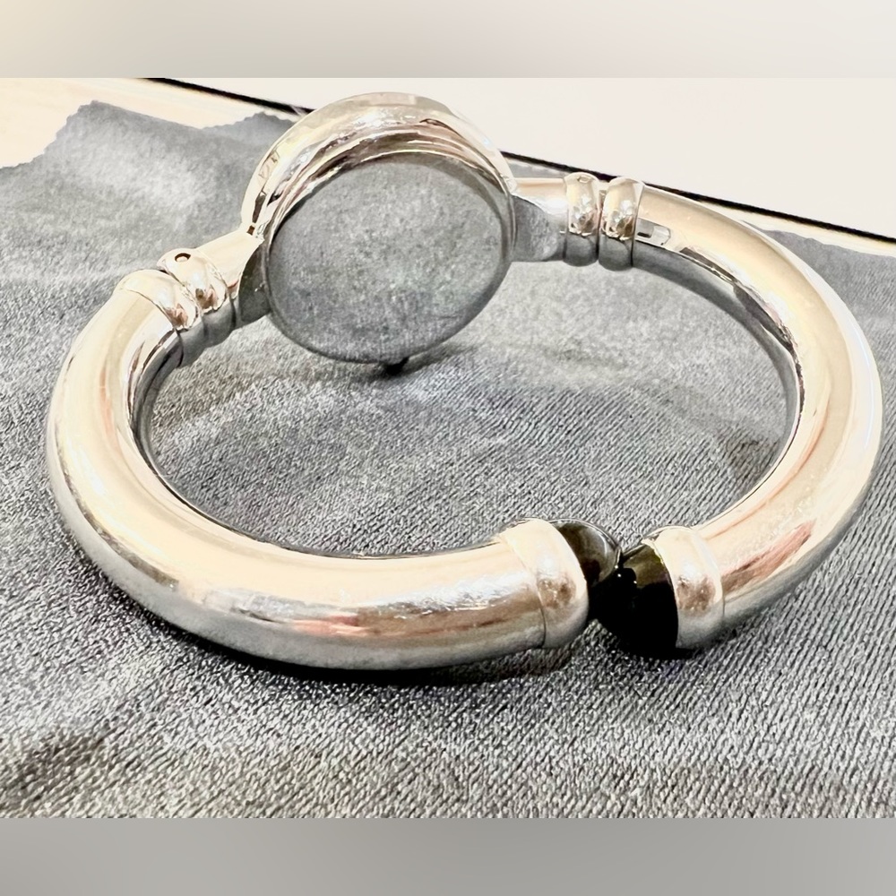 Movado Bareleto Ladies Watch. Silver. Mirror face. Needs new battery. - Picture 16 of 16